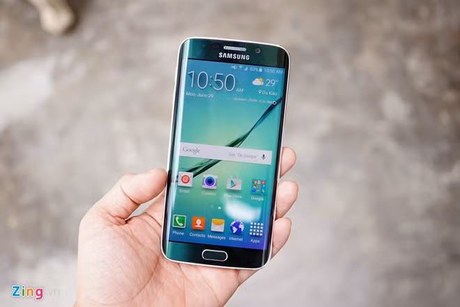  Theo Samsung, màu xanh trên model này gần với thiên nhiên, khiến người dùng có cảm giác thư giãn và lan truyền những cảm xúc tích cực.
