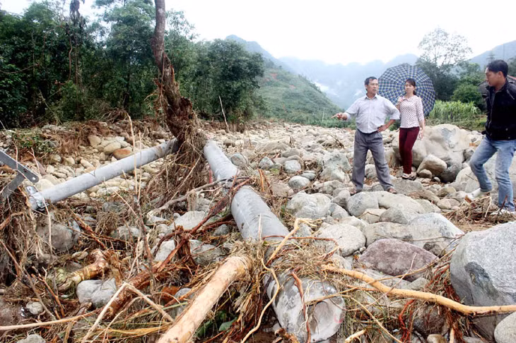 Lũ quét đầu nguồn sáng ngày 31-10-2014, gây thiệt hại nặng nề cho người dân xã Quảng Lâm (Đầm Hà). Ảnh: Hữu Việt