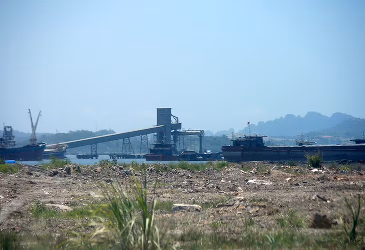 Khu vực máng rót cách không xa khu công nghiệp Cái Lân.