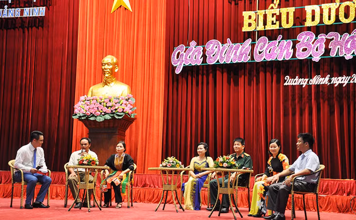 Giao lưu giữa các gia đình cán bộ Hội tiêu biểu.