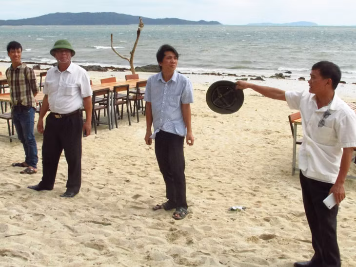 Lãnh đạo huyện Cô Tô chỉ đạo công tác phòng chống bão số 1. 