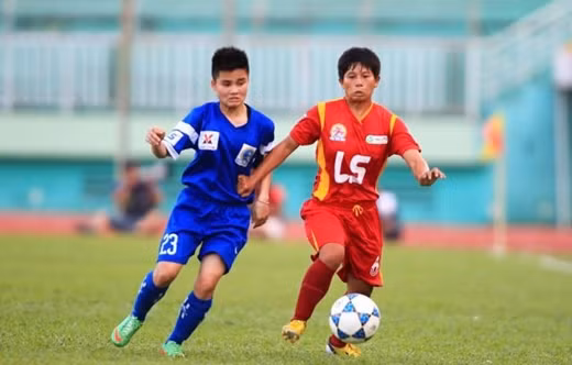 Đội nữ Than Khoáng sản Việt Nam (áo xanh) đã 3 năm không bảo vệ được ngôi vô địch