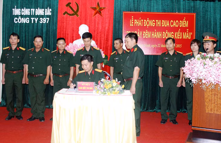 Công ty 397 ký giao ước thi đua “70 ngày đêm hành động kiểu mẫu”. (Ảnh đơn vị cung cấp)