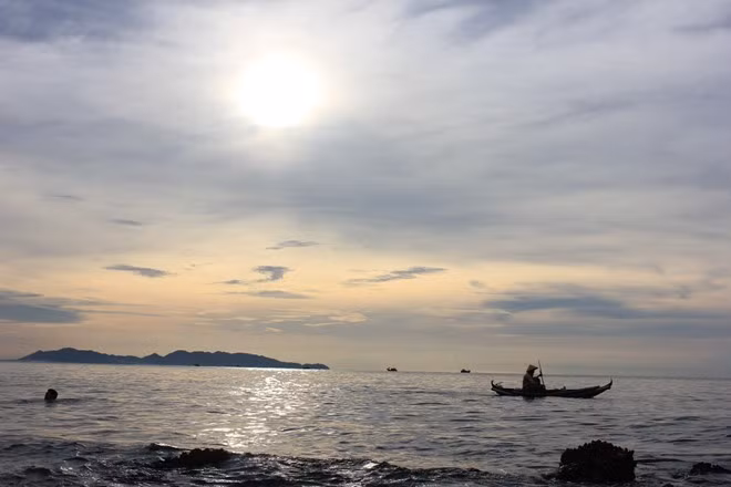Bình minh trên biển. Ảnh : Yến Nhi.