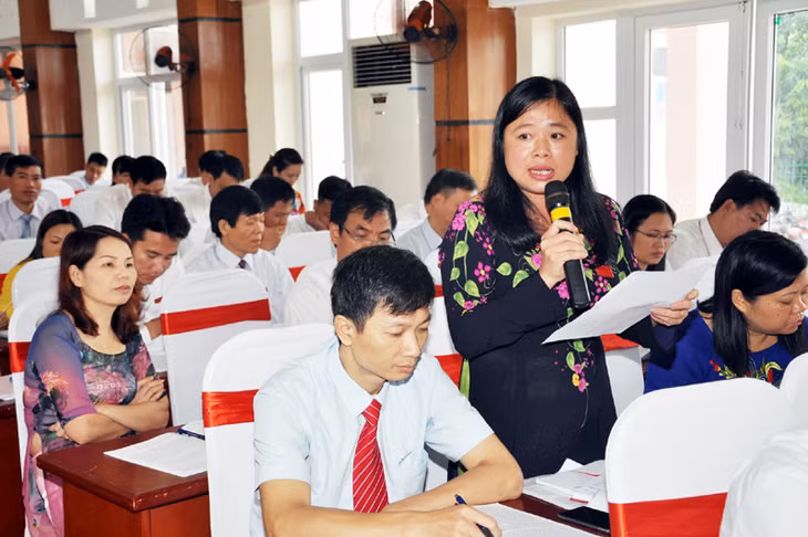 Đại biểu tham gia góp ý kiến vào các văn kiện Đại hội.