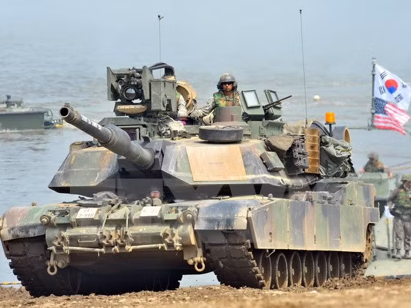 Xe bọc thép M1A2 của quân đội Mỹ tham gia cuộc tập trận chung Mỹ-Hàn. (Nguồn: AFP/TTXVN)