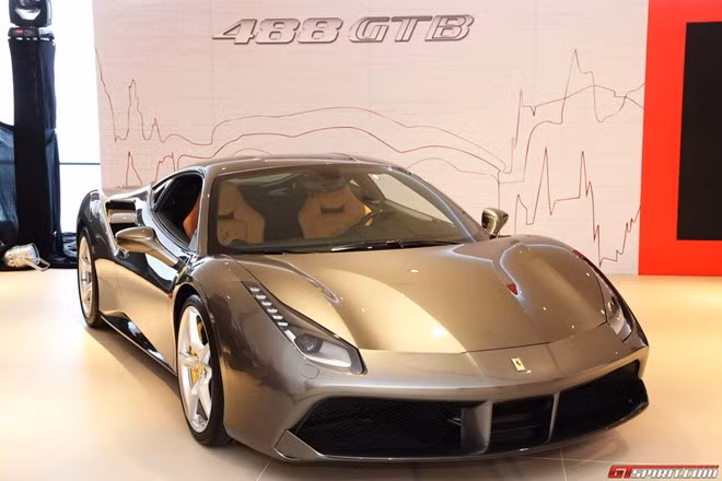  Ferrari 488 GTB.