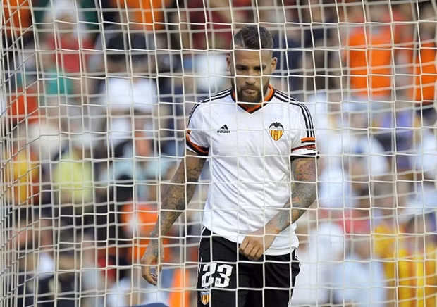 Real Madrid dọn đường đón Otamendi. Ảnh: Internet.