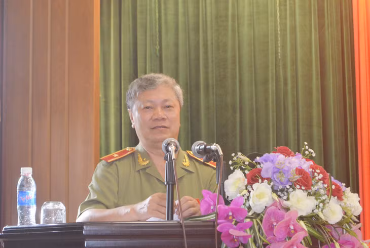 ĐBQH Vũ Chí Thực thông tin tới cử tri TP Móng Cái kết quả kỳ họp thứ 9 Quốc hội khóa XIII.