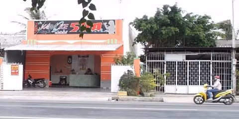 Quán Karaoke 52A (hiện trường vụ án) .