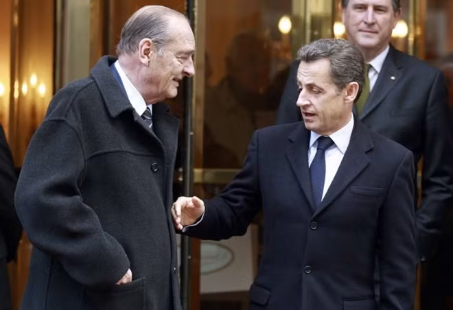 Cựu Tổng thống Jacques Chirac (trái) và cựu Tổng thống Nicolas Sarkozy. (Nguồn: Reuters)