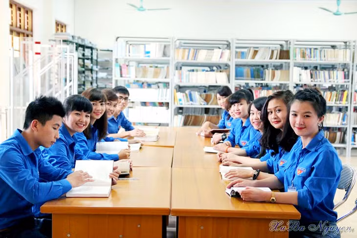 Sinh viên trường Đại học Hạ Long hưởng ứng “Văn hoá đọc”. (Ảnh Đoàn Thanh niên Trường Đại học Hạ Long cung cấp)