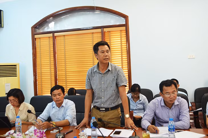 Đại diện UBND xã Bình Dân trình bày quan điểm tại buổi làm việc