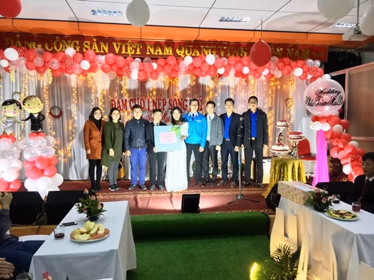 Thành Đoàn Cẩm Phả tổ chức lễ cưới văn minh cho 2 đoàn viên bệnh viện Đa khoa khu vực Cẩm Phả