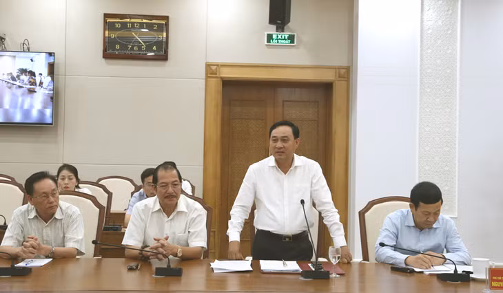 Đồng chí Chủ tịch Hiệp hội doanh nghiệp tỉnh phát biểu tại buổi làm việc.