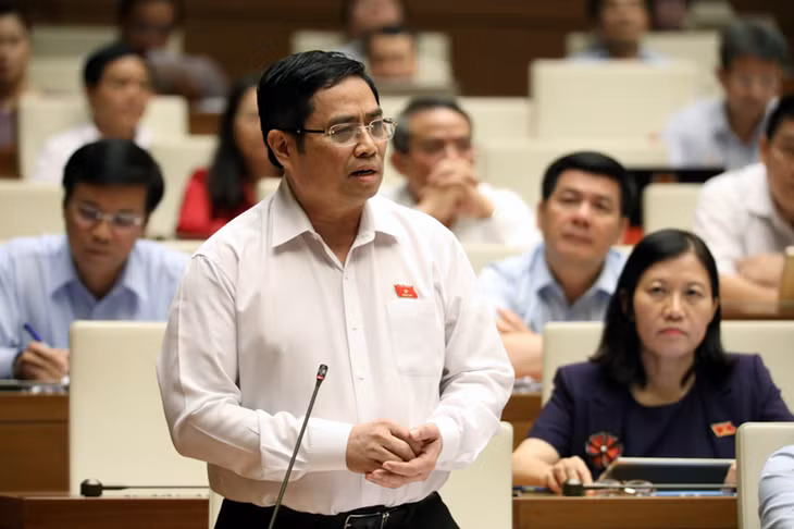 ĐB Phạm Minh Chính, Ủy viên Bộ Chính trị, Bí thư Trung ương Đảng, Trưởng Ban Tổ chức Trung ương, ĐBQH tỉnh Quảng Ninh phát biểu tranh luận tại phiên làm việc