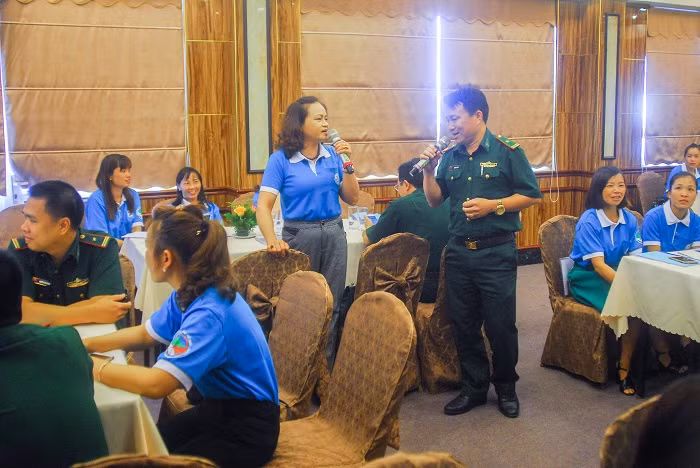Các đại biểu trao đổi ý kiến tại buổi tập huấn.