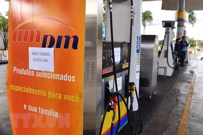 Một trạm xăng ở Brasilia phải đóng cửa do đình công ngày 28/5. (Nguồn: AFP/TTXVN)