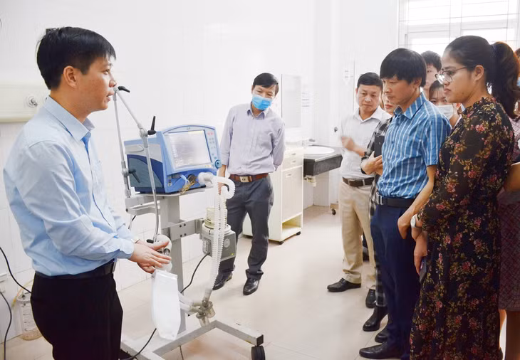 Sở Y tế tổ chức lớp đào tạo sử dụng máy thở và công tác kiểm soát nhiễm khuẩn cho cán bộ y tế cơ sở.