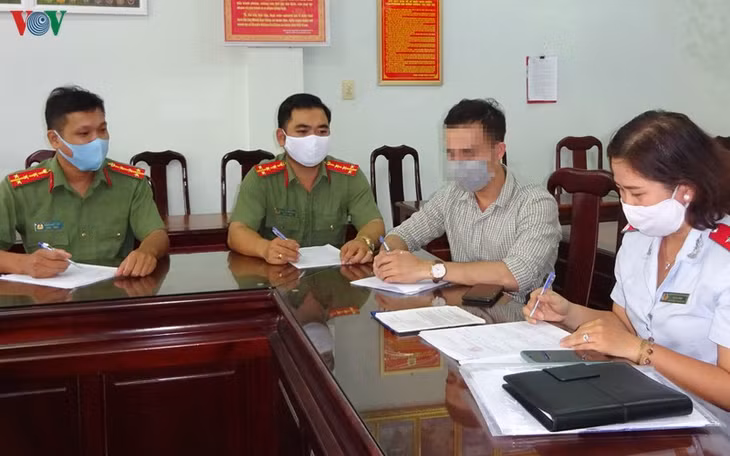  Công an Cần Thơ làm việc với người tung tin sai sự thật về Covid-19