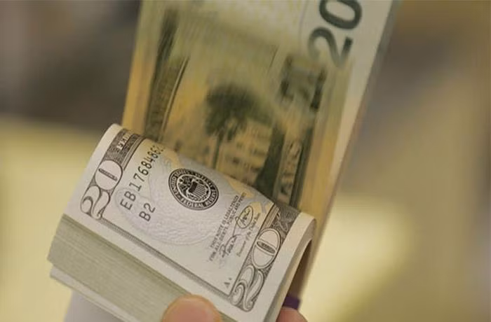 Tỷ giá USD/VND hạ nhiệt, giảm từ “đỉnh” 24.000 đồng/USD sau khi Ngân hàng Nhà nước có động thái can thiệp.