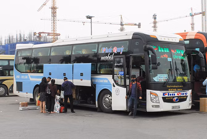 Bến xe Nước Ngầm vắng khách trong thời điểm dịch bệnh.