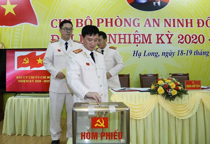 Đại hội chi bộ phòng An ninh đối nội