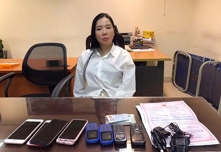 Mai Anh tại cơ quan điều tra. Ảnh: Thùy Linh.