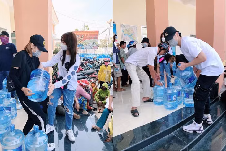 Hari Won và Tuấn Trần về miền Tây tặng nước ngọt cho bà con nông dân.