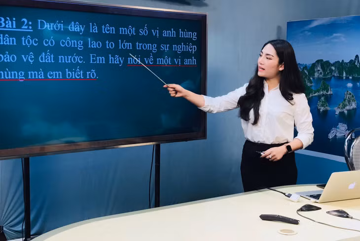Giáo viên trường TH Trần Hưng Đạo tham gia dạy học online.