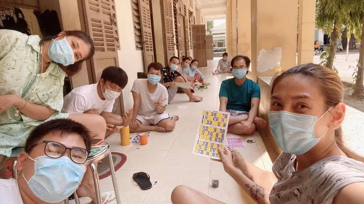 Siêu mẫu Võ Hoàng Yến tại khu cách ly.