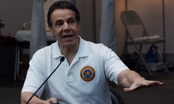 Thống đốc bang New York Andrew Cuomo nói chuyện với báo giới tại trung tâm hội nghị Jacob K. Javits hôm 27/3. Ảnh: AFP.