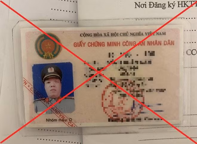  Đối tượng làm giả giấy tờ Chứng minh Công an nhân dân
