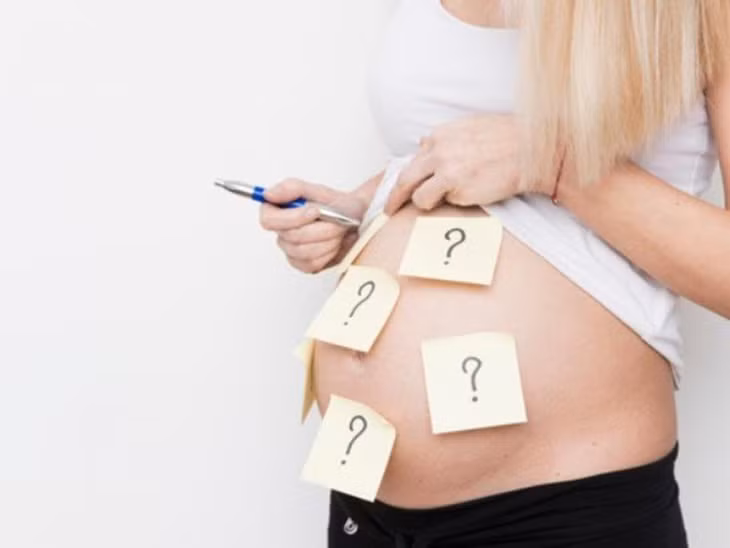 Sinh tố, nước trái cây, sữa hay nước dừa là những nước uống phụ nữ mang thai nên sử dụng.