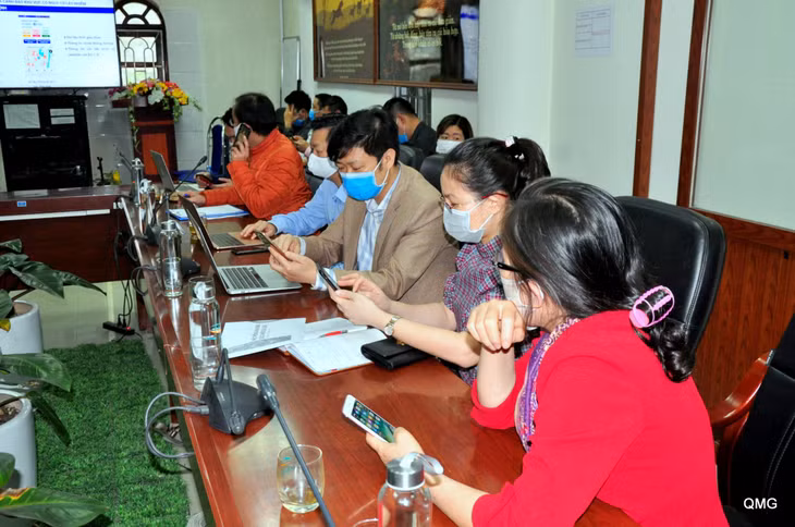 Các cán bộ ngành y tế trực tiếp thự hành 