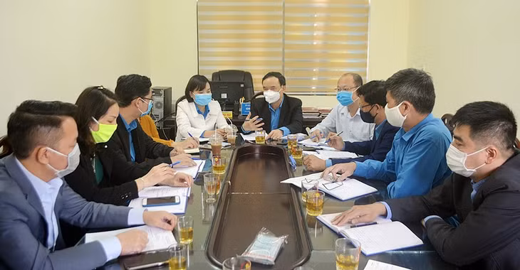 LĐLĐ tỉnh khảo sát công tác phòng chống dịch Covid-19 và hoạt động CĐCS tại LĐLĐ TP Móng Cái.