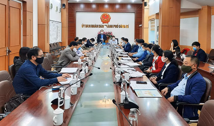 Thành phố Uông Bí làm việc với các doanh nghiệp than, điện, xi măng nhằm tháo gỡ khó khăn trước ảnh hưởng của dịch Covid - 19
