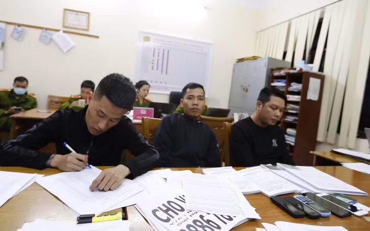  Các đối tượng tại cơ quan điều tra