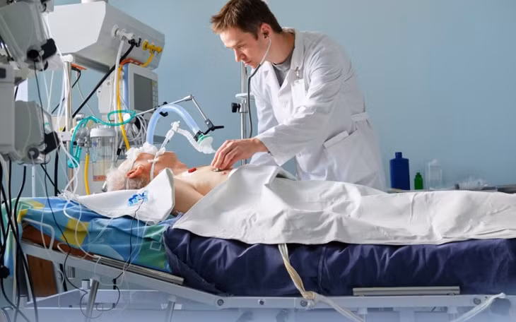 Chăm sóc bệnh nhân dùng máy thở. Ảnh: The Engineer.