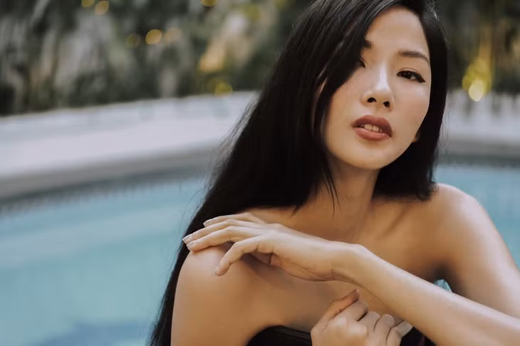 Á hậu Hoàng Thuỳ.