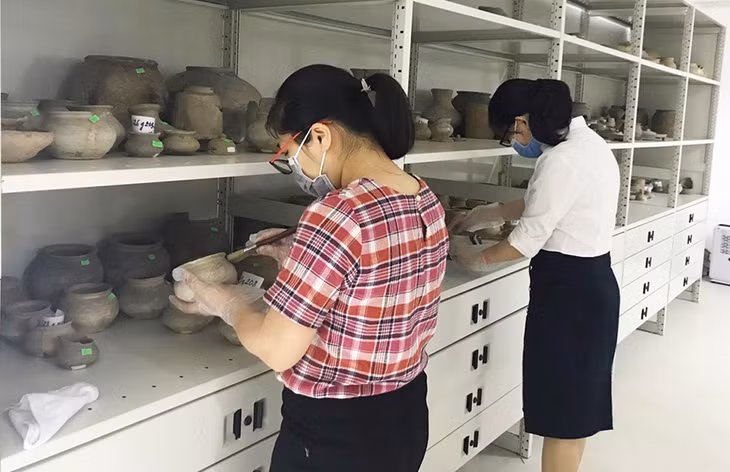 Với hơn 30.000 hiện vật, khối lượng công việc phải làm để bảo quản là rất lớn