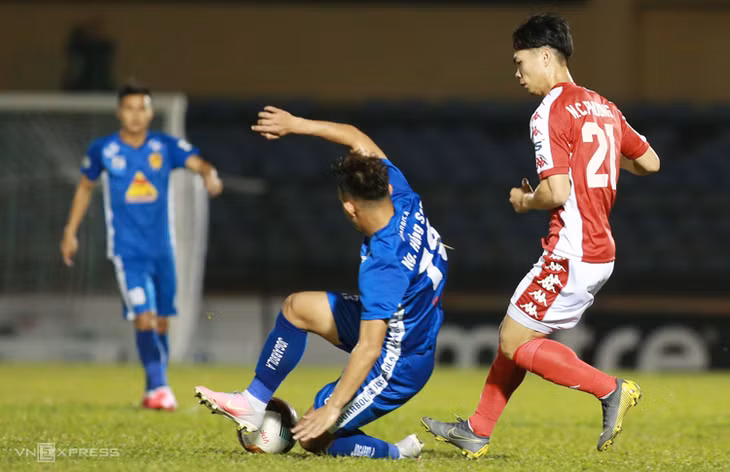 V-League 2020 đã ba lần bị hoãn vì Covid-19. Ảnh: Lâm Thoả.