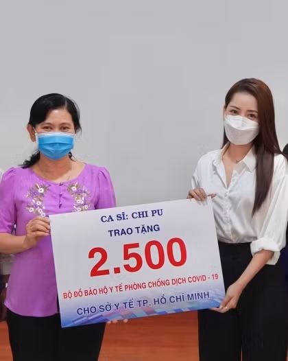 Chi Pu gặp Sở Y tế TP HCM. Ảnh: Hữu Anh. 