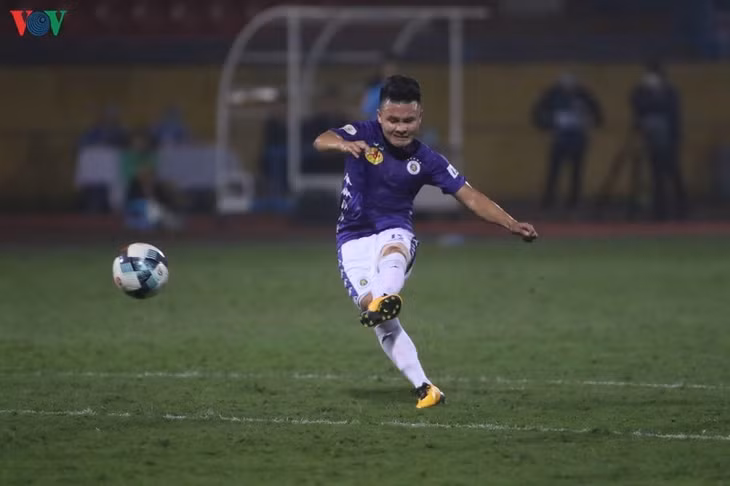 Quang Hải đã có 101 lần ra sân ở V-League. (Ảnh: Trần Tiến).