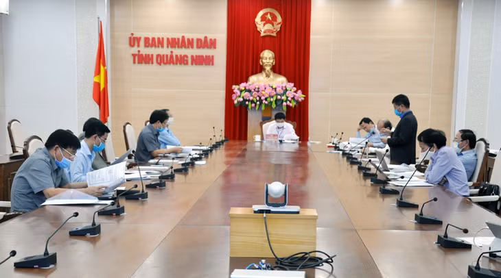 Quang cảnh buổi làm việc