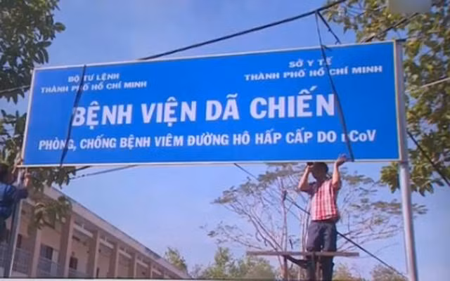 Bệnh nhân số 92 đang được điều trị cách ly tại Bệnh viện dã chiến Củ Chi. Ảnh: VTV.VN