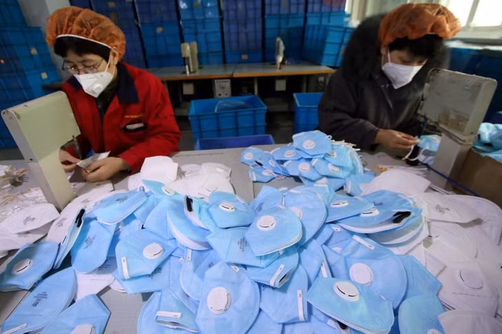 Tình trạng khan hiếm khẩu trang vẫn tiếp diễn ở Thái Lan. Ảnh: Reuters