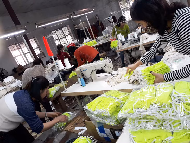 Hoạt động sản xuất khẩu trang tại 