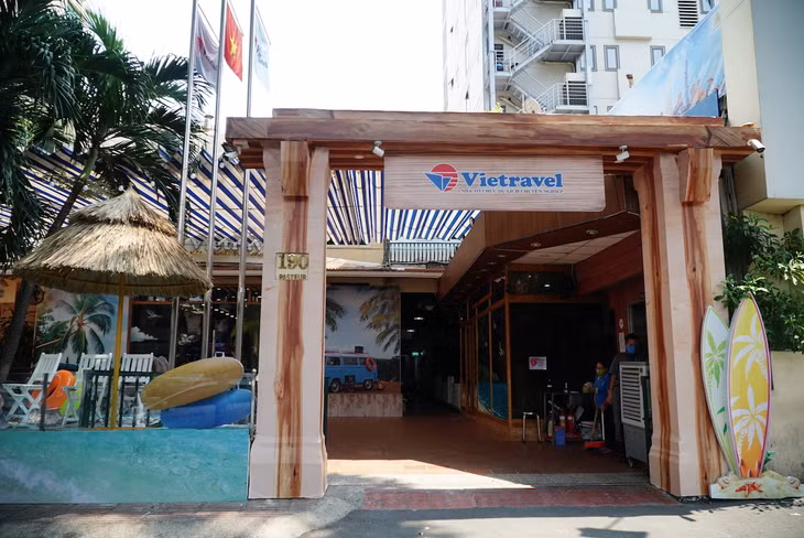 Một số chi nhánh, văn phòng giao dịch của Vietravel tạm đóng cửa cho đến khi có thông báo mới. Mọi liên hệ, khách hàng có thể đến trụ sở chính của công ty tại Quận 3, TP HCM. Ảnh chụp vào lúc 11:00, ngày 23/03/2020. Ảnh: Vietravel.