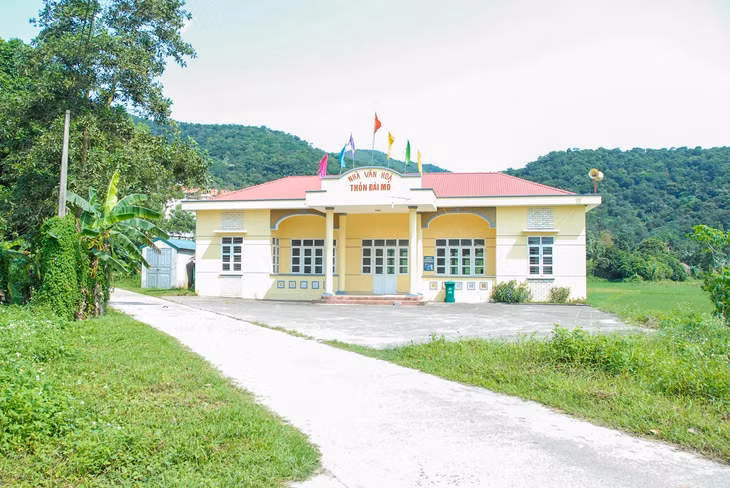 Nhà văn hóa thôn Đài Mỏ, xã Vạn Yên (huyện Vân Đồn) được nâng cấp khang trang, phục vụ tốt nhu cầu sinh hoạt của người dân địa phương.